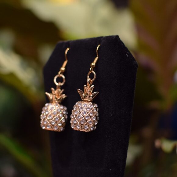 🌟 Gold Tone Crystal Pineapple Dangle Earrings & Necklace Set Tropical Chic - Picture 1 of 8
